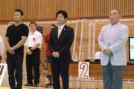 左より須藤元気参議院議員 文部科学省坪田知広課長 安井潤一郎顧問 (東日本柔術選手権会場にて)