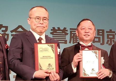 特別顧問 中井義則(写真左) 嶋田隆司(写真右) 漫画家ゆでたまご